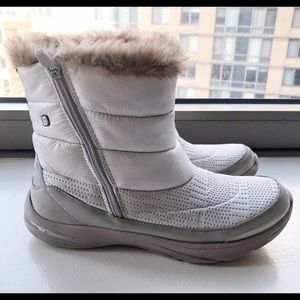 Bzees ‘Luscious’ snow boot size 8.5